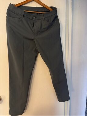 Lululemon Men's Classic Straight Fit Pants in Charcoal Gray 32/30
